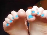 sucking yummy toes