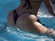 bikini babe twerking underwater