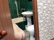 Immodest mature MILF gave her ass in the toilet